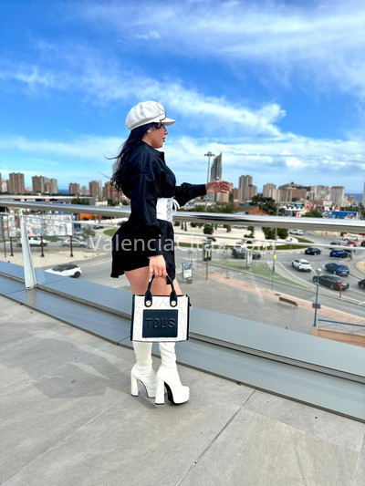 Celeste, joven colombiana . 695499478. Citas en VALENCIA, VALENCIA. www.valenciacitas.com.