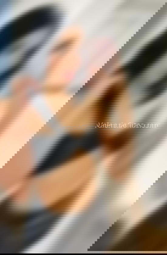 Ariana, chica latina alegre y divertida. 621303745. Citas en VALENCIA, VALENCIA. www.valenciacitas.com.